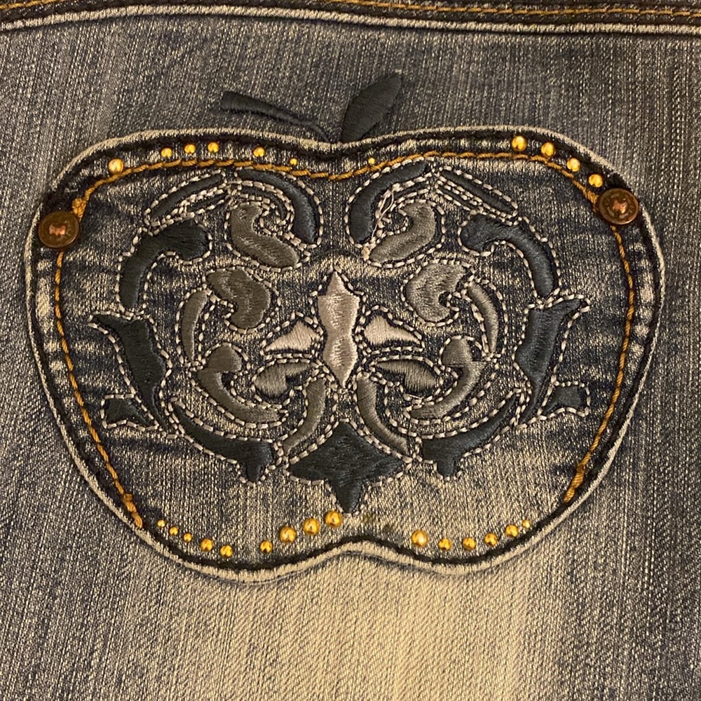 Vintage Apple Bottom Jeans 🍎 - Picture 2 of 10
